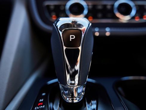 Used 2025 Bentley Bentayga Extended Wheelbase AWD/4WD image 70