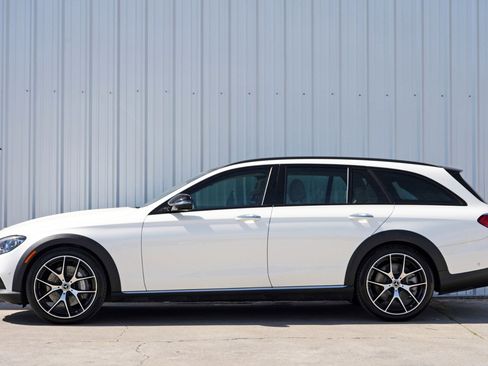 Used 2022 Mercedes-Benz E 450 4MATIC All-Terrain Wagon image 9