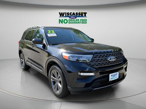 Used 2023 Ford Explorer XLT w/ Equipment Group 202A AWD/4WD image 24