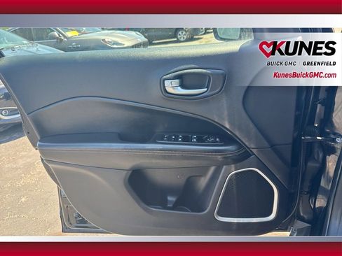 Used 2018 Jeep Compass Limited w/ Navigation Group AWD/4WD image 19
