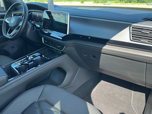 Used 2024 Volkswagen Atlas Cross Sport SE image 22