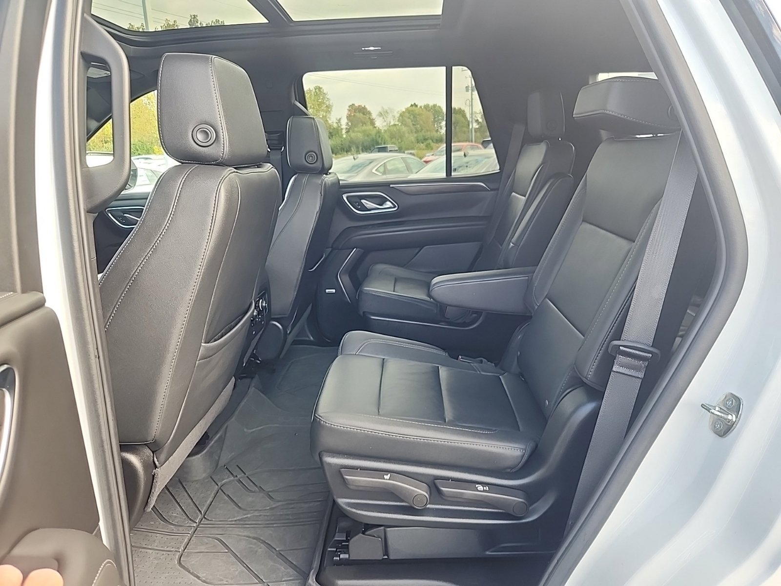 Used 2024 Chevrolet Tahoe LT w/ LT Signature Package AWD/4WD image 36