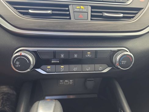 Used 2023 Nissan Altima 2.5 SV FWD image 23