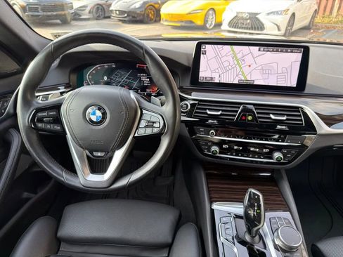 Used 2022 BMW 530i xDrive w/ Premium Package image 17