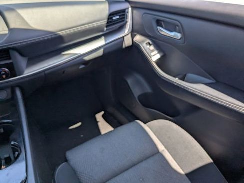 Used 2025 Nissan Rogue SV FWD image 15