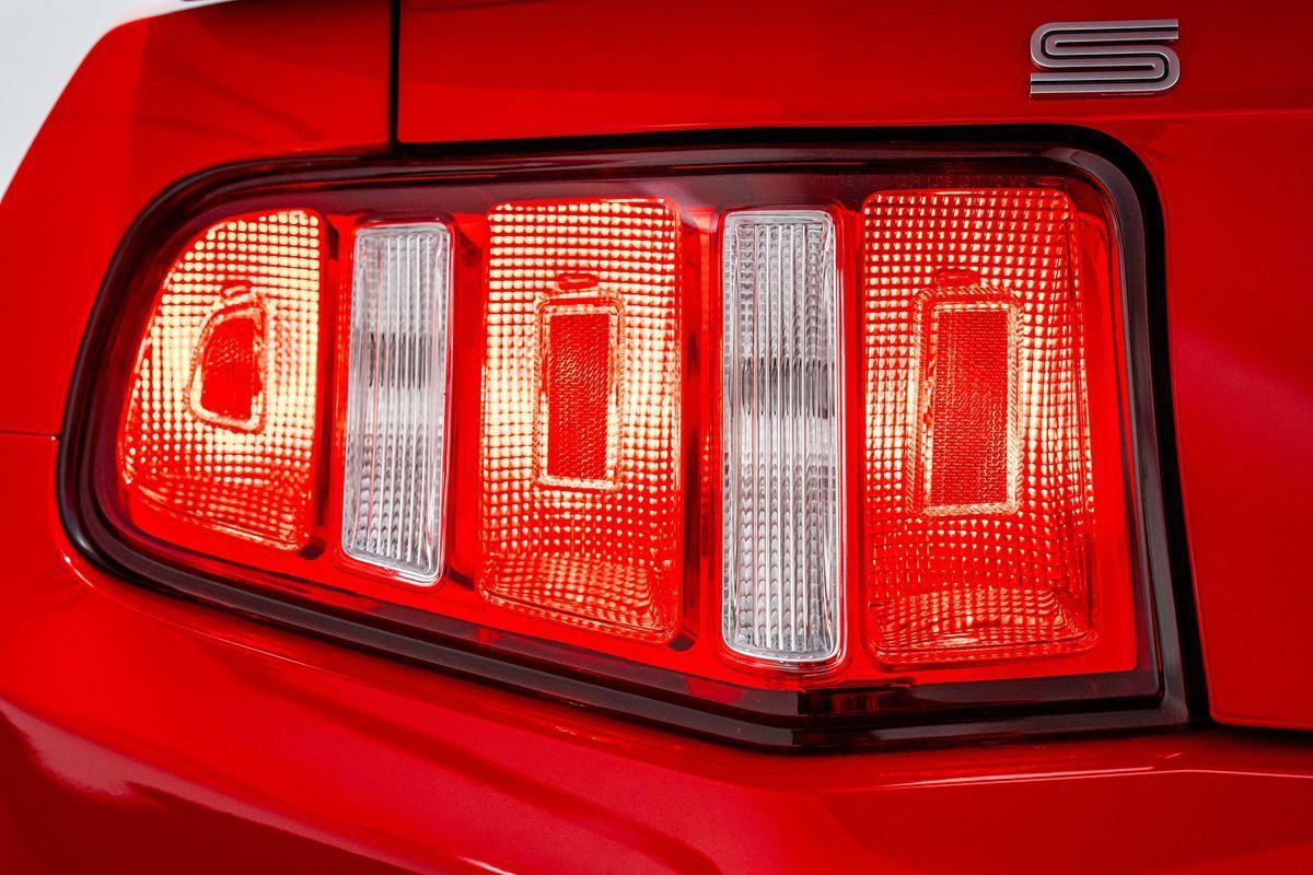 Used 2012 Ford Mustang Shelby GT500 RWD image 18