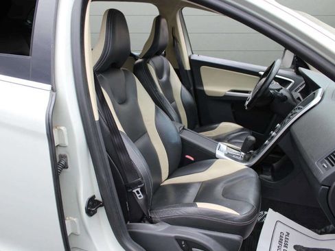 Used 2011 Volvo XC60 T6 image 20