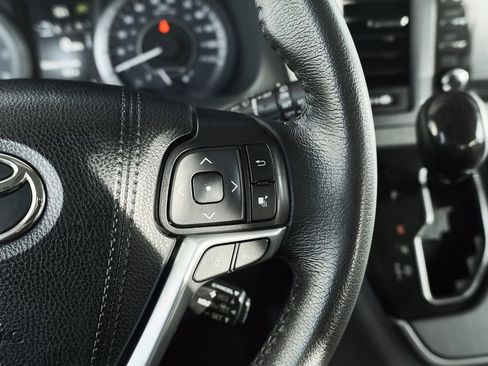 Used 2020 Toyota Sienna XLE w/ XLE Navigation Package image 35