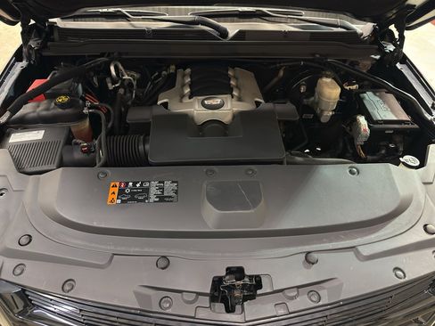 Used 2019 Cadillac Escalade Luxury w/ Escalade Sport Edition image 34