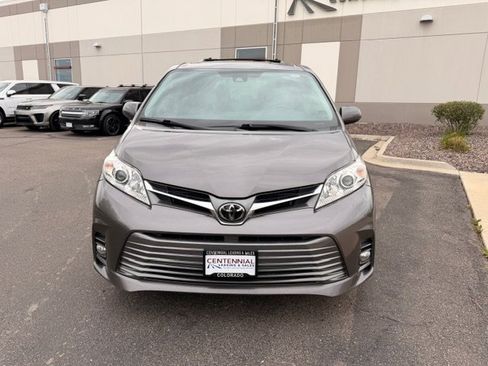 Used 2019 Toyota Sienna XLE w/ XLE Navigation Package image 2