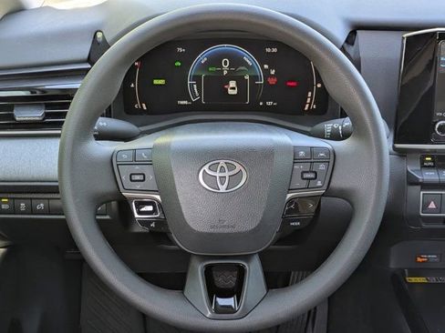 Used 2025 Toyota Camry LE w/ Convenience Package image 20