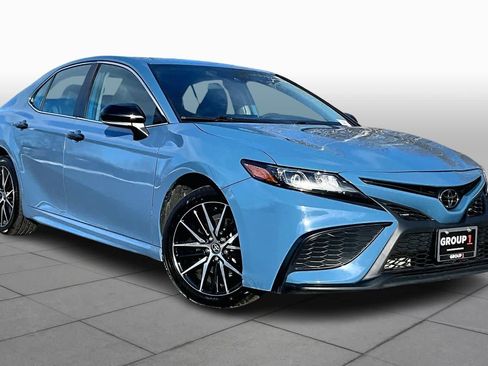 Used 2024 Toyota Camry SE image 2