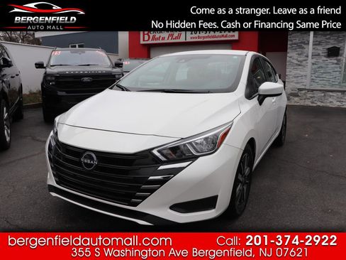 Used 2024 Nissan Versa SV image 1