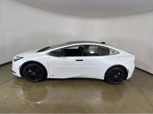 Used 2025 Toyota Prius AWD image 17