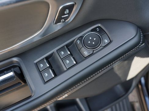Used 2025 Ford Expedition Platinum AWD/4WD image 17