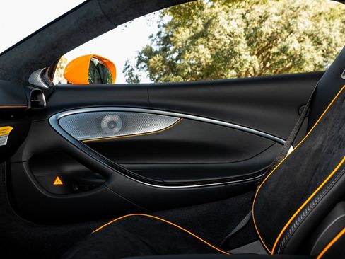 Used 2024 McLaren Artura RWD image 58