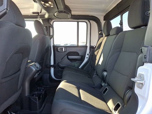 Used 2021 Jeep Gladiator Sport image 10