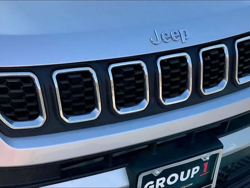 Used 2025 Jeep Compass Sport AWD/4WD image 29