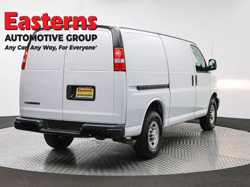 Used 2020 Chevrolet Express 3500 w/ Driver Convenience Package RWD image 5