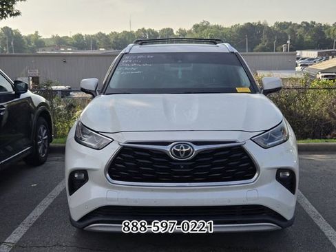 Used 2021 Toyota Highlander Platinum AWD/4WD image 12