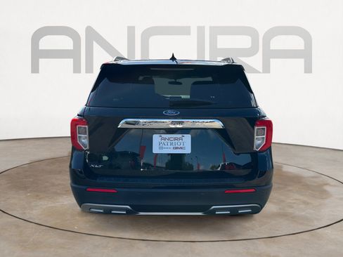 Used 2024 Ford Explorer XLT w/ Equipment Group 202A RWD image 9