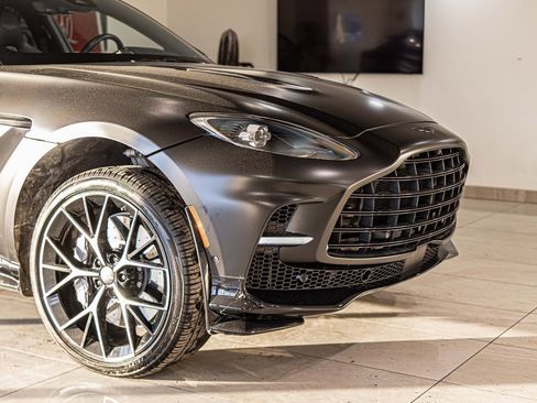 Used 2025 Aston Martin DBX 707 image 3