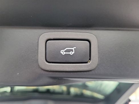 Used 2018 Land Rover Range Rover Sport HSE image 11