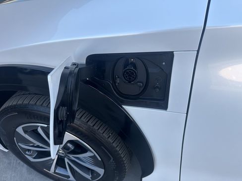 Used 2024 Lexus RZ 450e Premium image 44