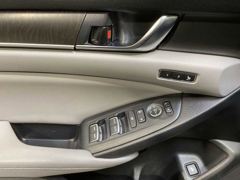 Used 2018 Honda Accord Touring image 23