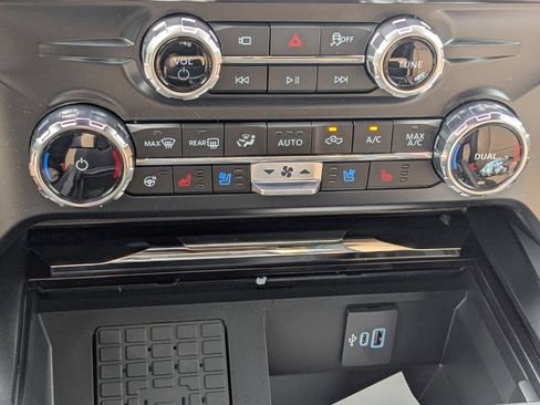 New 2026 Ford F250 Lariat w/ Black Appearance Package AWD/4WD image 24