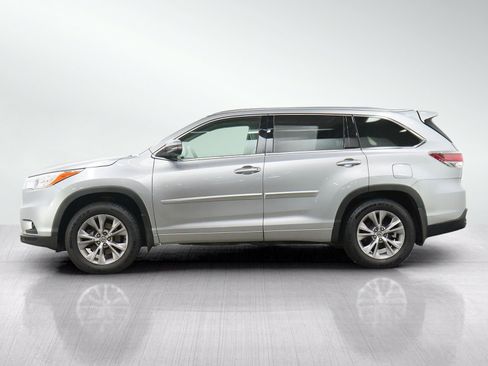 Used 2014 Toyota Highlander XLE AWD/4WD image 2