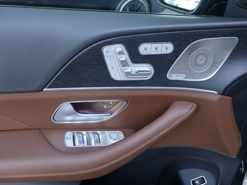 Used 2025 Mercedes-Benz GLS 450 4MATIC w/ AMG Line Exterior image 14