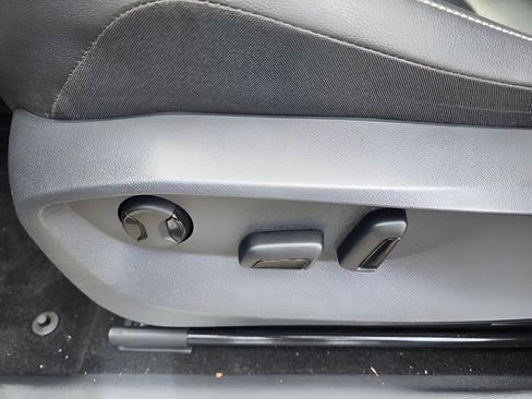 Used 2022 Volkswagen Tiguan SE R-Line image 13