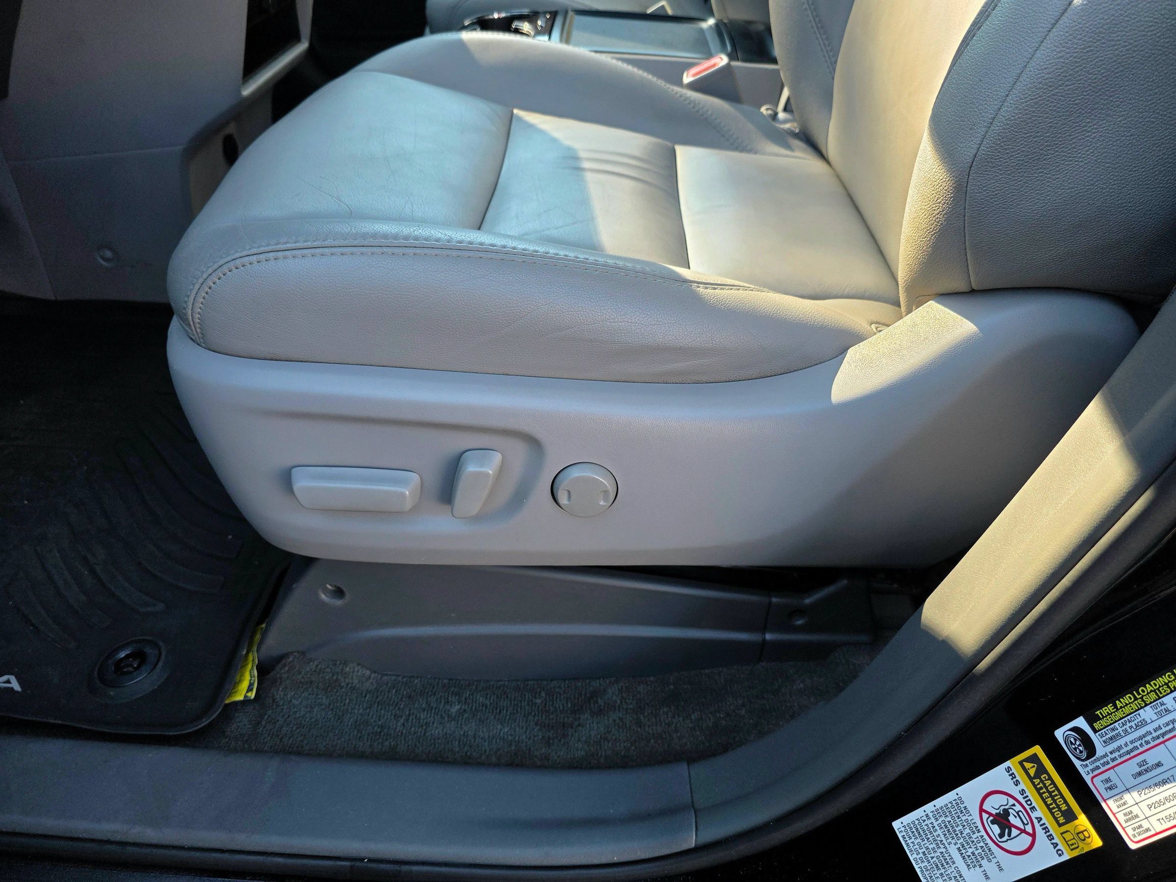 Used 2017 Toyota Sienna XLE w/ XLE Navigation Package FWD image 43