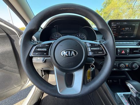 Used 2020 Kia Forte LXS FWD image 12