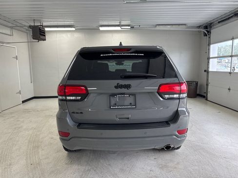 Used 2022 Jeep Grand Cherokee Laredo X AWD/4WD image 5