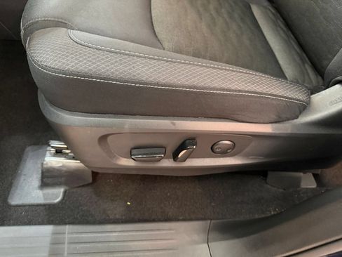 Used 2025 Nissan Pathfinder SV FWD image 22