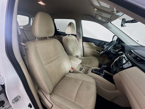 Used 2017 Nissan Rogue SV image 28