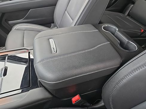 Used 2025 GMC Yukon Denali image 70