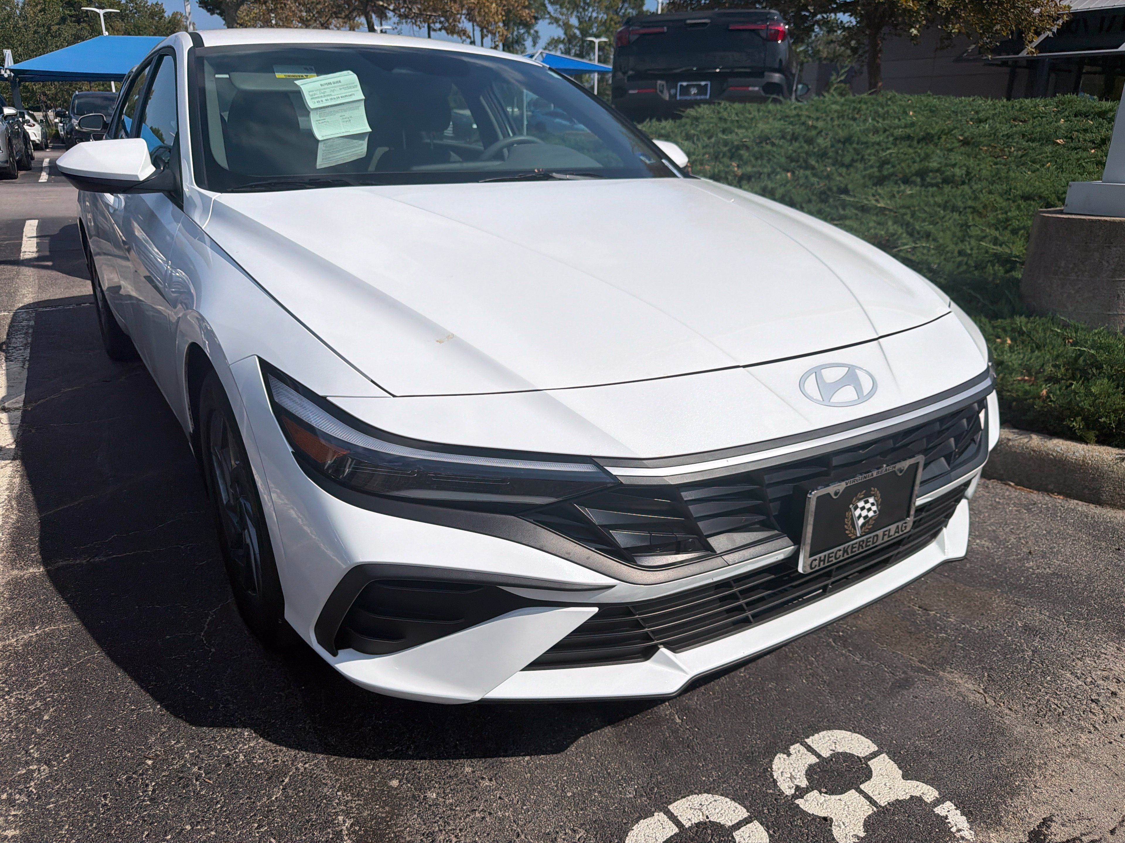 Used 2025 Hyundai Elantra Hybrid FWD image 1