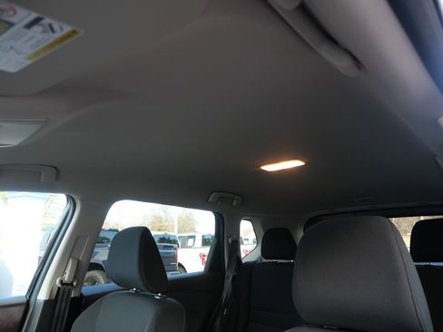 Used 2023 Nissan Rogue S image 11