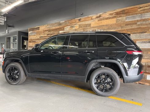 New 2026 Jeep Grand Cherokee Altitude AWD/4WD image 19