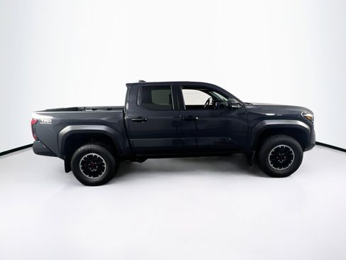 Used 2025 Toyota Tacoma TRD Off-Road AWD/4WD image 4