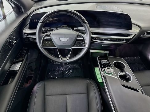 Used 2024 Cadillac Lyriq Luxury AWD/4WD image 3
