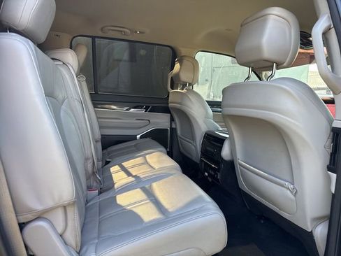 Used 2022 Jeep Wagoneer Series III RWD image 15