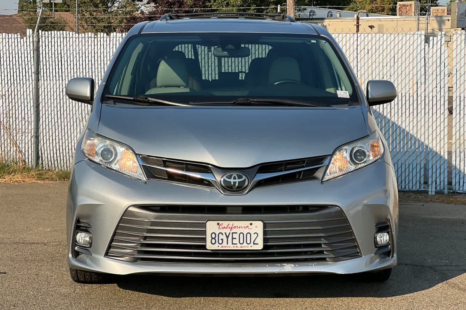 Used 2019 Toyota Sienna XLE w/ XLE Navigation Package FWD image 8