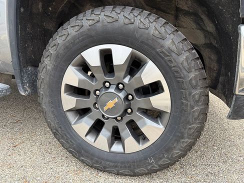 Used 2024 Chevrolet Silverado 2500 LT AWD/4WD image 10