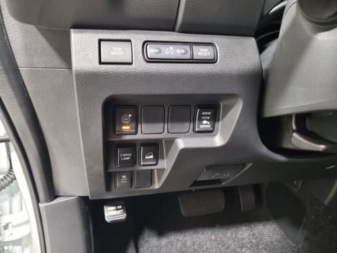 Used 2025 Nissan Frontier SV w/ SV Convenience Package image 19