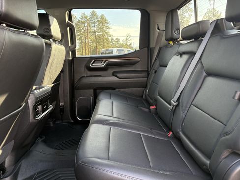 Used 2022 Chevrolet Silverado 1500 LT Trail Boss w/ Convenience Package II AWD/4WD image 14
