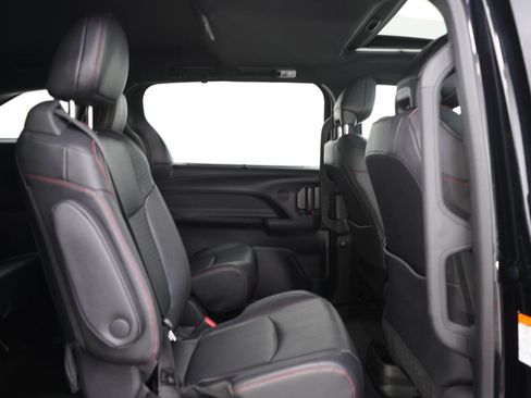 Used 2025 Toyota Sienna XSE AWD/4WD image 14